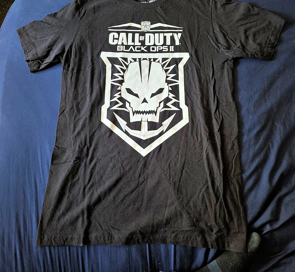 Call of Duty Black Ops II Shield Anchor Skull T-Shirt in Black
